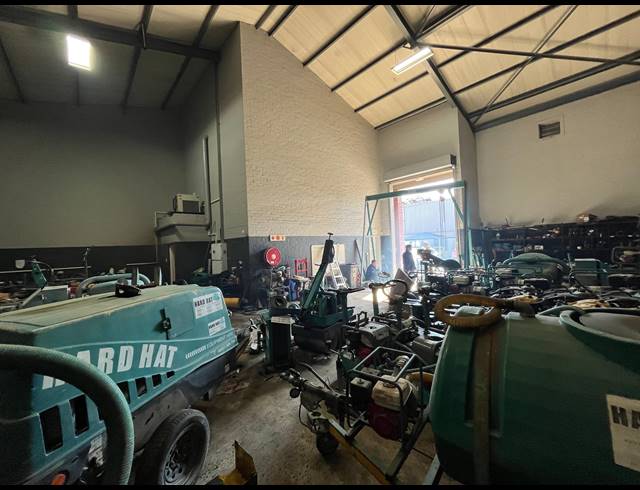 302M² WAREHOUSE TO LET IN STIKLAND INDUSTRIAL